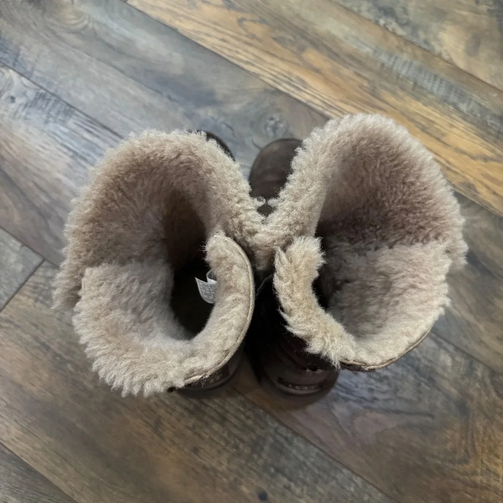 UGG Chocolate Brown Suede Shearling Buckle Boots 1013491 Womens 7 Cabin Comfort